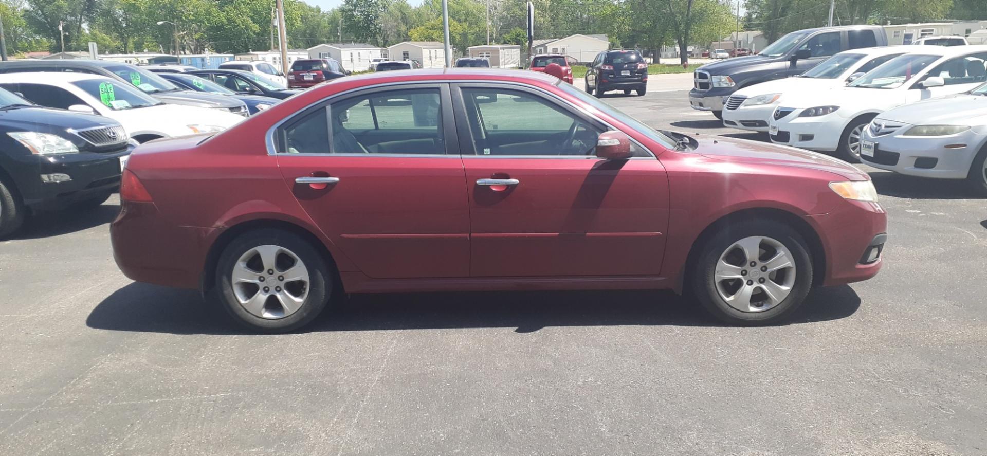 2009 Kia Optima (KNAGE228X95) with an 2.4 4 engine, Automatic transmission, located at 2015 Cambell Street, Rapid City, SD, 57701, (605) 342-8326, 44.066433, -103.191772 - CARFAX AVAILABLE - Photo#4